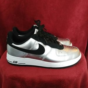 Men's size 8 Nike Air Force 1. Silver 488298-054. Gently Used. With box
